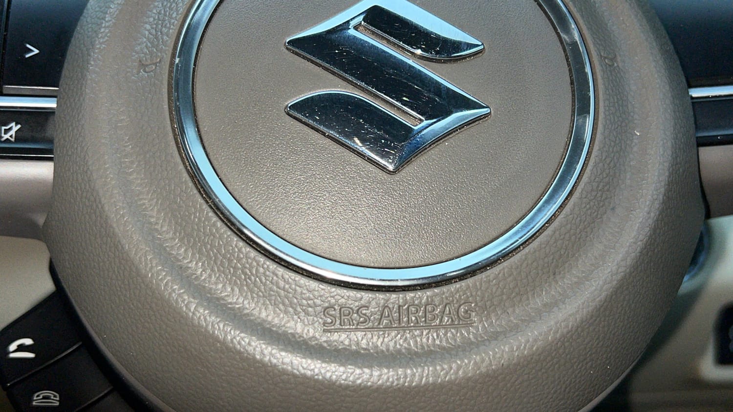 Used 2018 Maruti Suzuki New Ertiga ZXi AT Petrol Automatic top_features Airbags