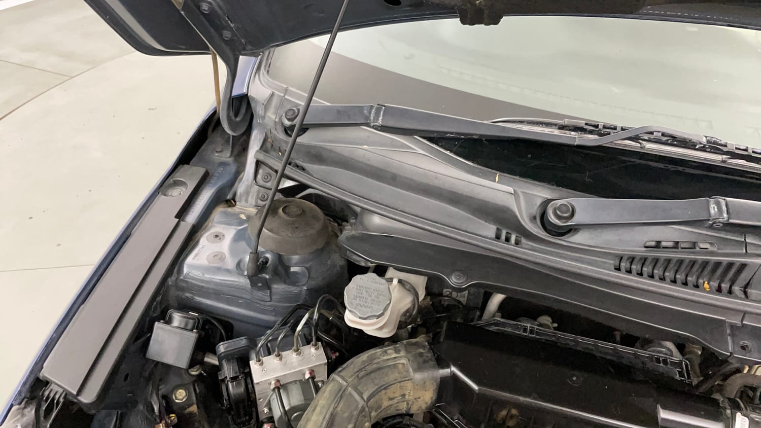 Used 2018 Maruti Suzuki Ciaz Alpha Hybrid 1.5 AT Petrol Automatic engine ENGINE RIGHT SIDE HINGE & APRON VIEW