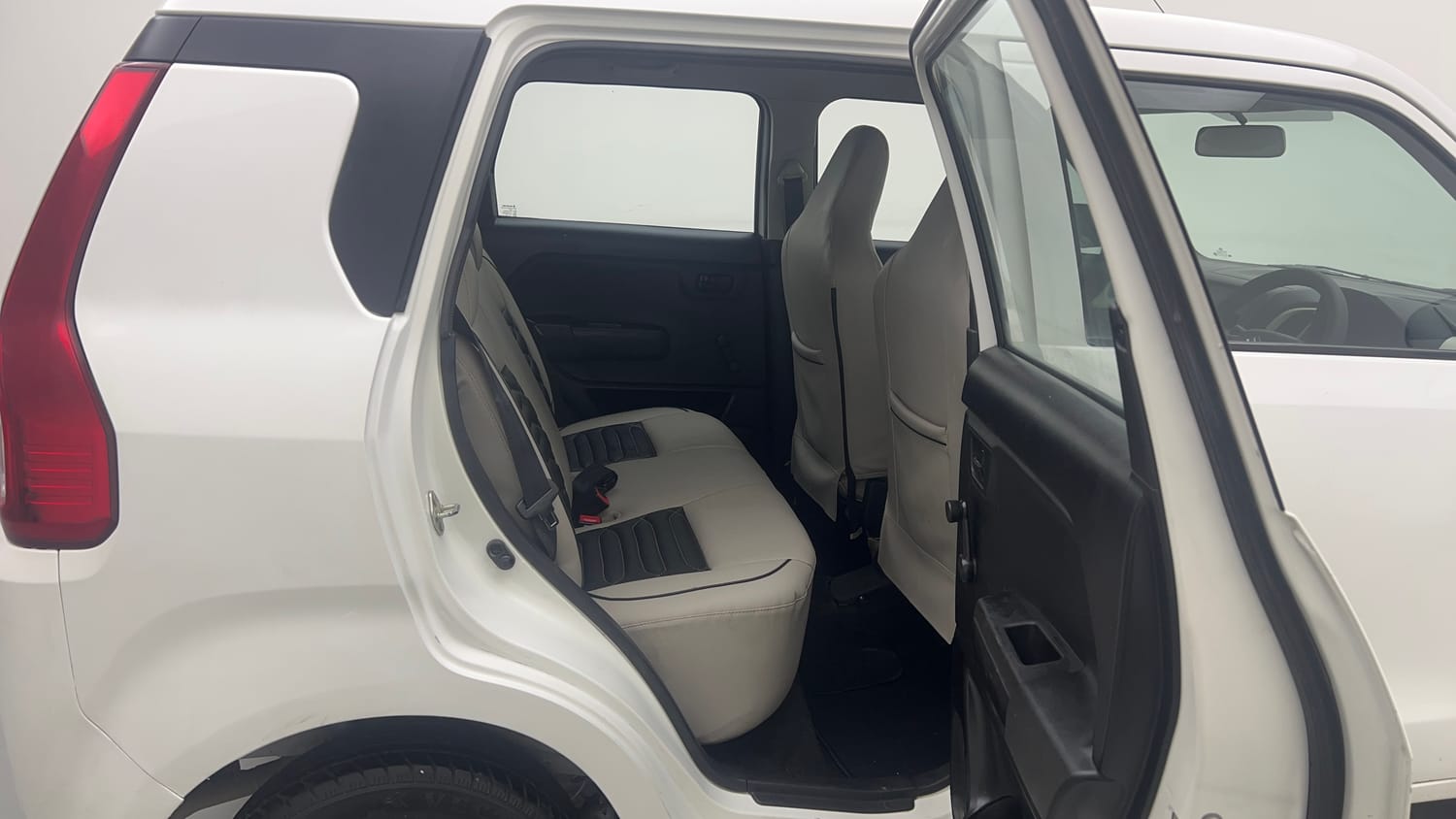 Used 2019 Maruti Suzuki Wagon R LXi 1.0 CNG Cng Manual interior RIGHT SIDE REAR DOOR CABIN VIEW