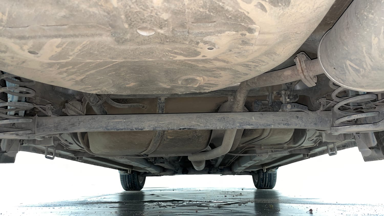 Used 2018 Maruti Suzuki Ciaz Alpha Hybrid 1.5 AT Petrol Automatic extra REAR UNDERBODY VIEW (TAKEN FROM REAR)