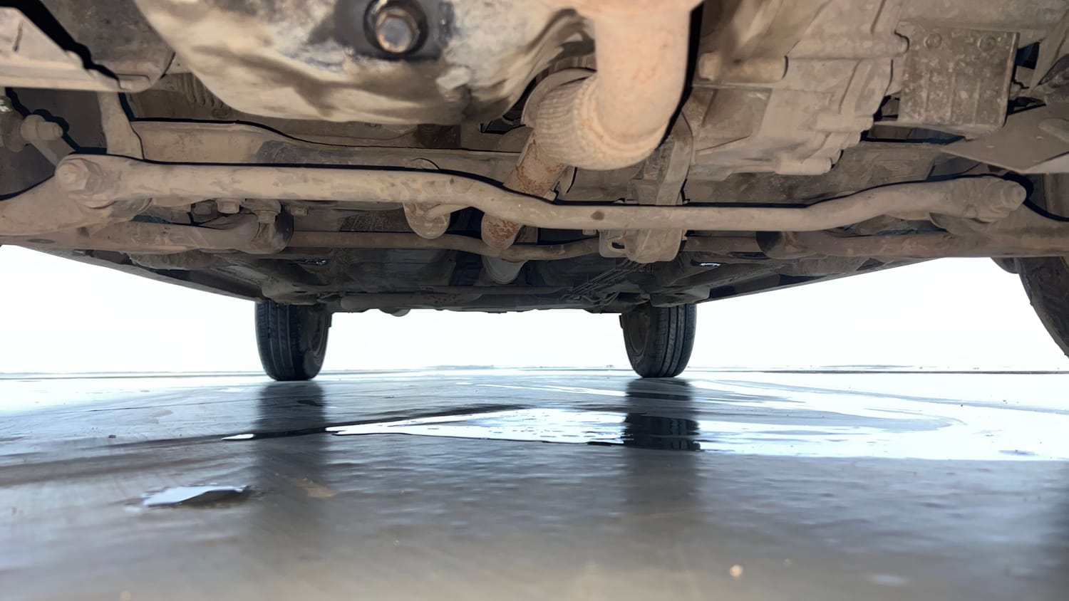 Used 2020 Tata Tiago XZA Plus Dual Tone Petrol Automatic extra FRONT LEFT UNDERBODY VIEW