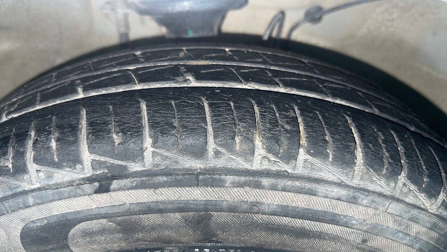 Used 2021 Maruti Suzuki Alto 800 VXi Petrol Manual tyres RIGHT FRONT TYRE TREAD VIEW