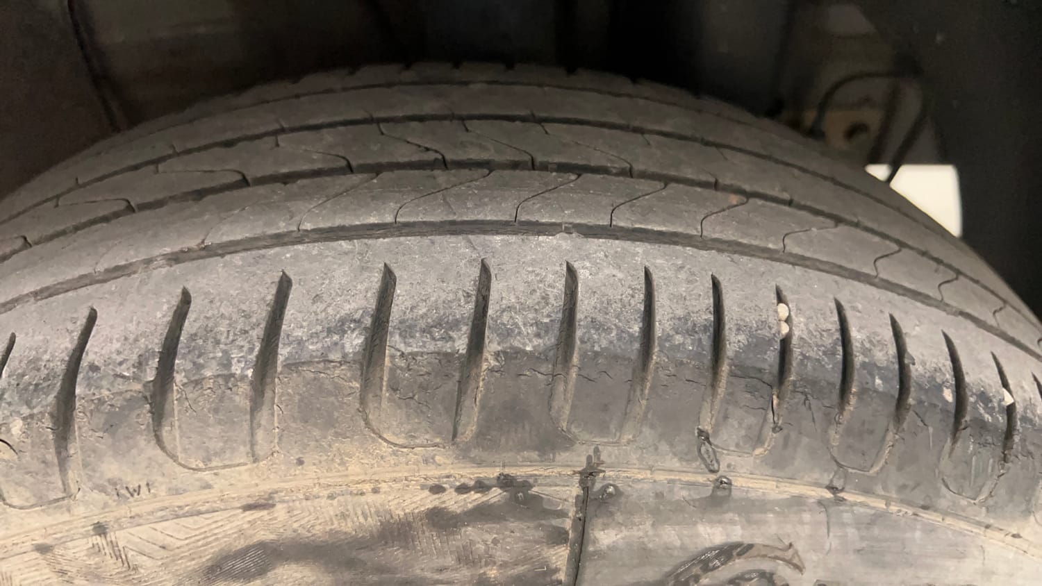 Used 2017 Hyundai Elite i20 Sportz 1.2 Petrol Manual tyres LEFT REAR TYRE TREAD VIEW