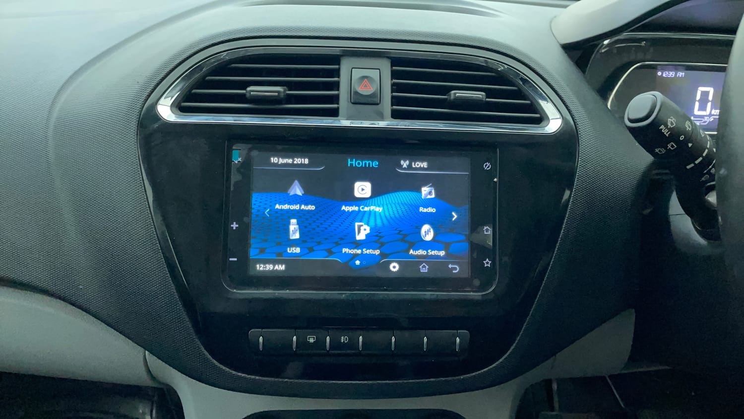 Used 2020 Tata Tiago XZA Petrol Automatic interior MUSIC SYSTEM & AC CONTROL VIEW