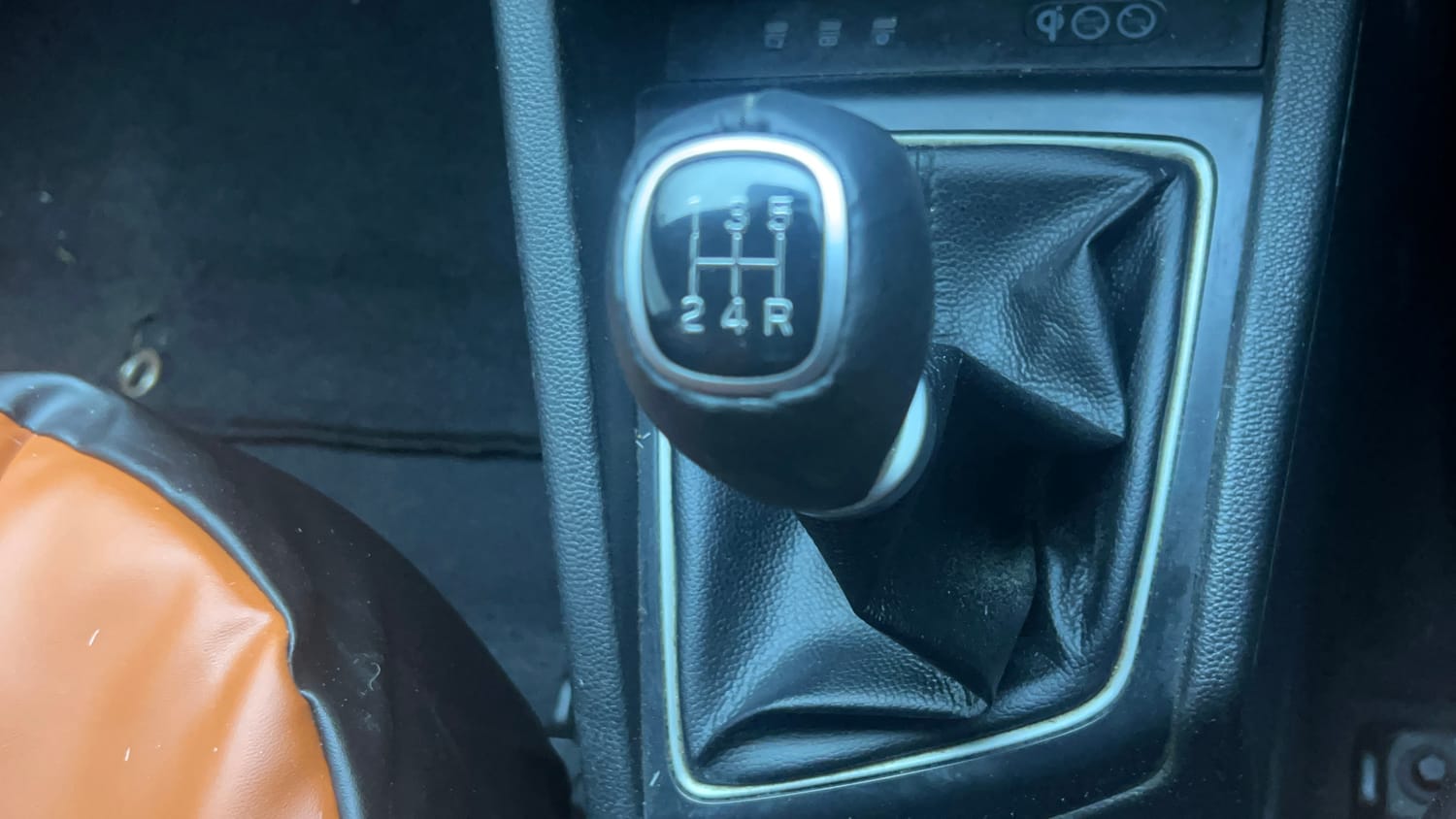 Used 2019 Hyundai Elite i20 Asta 1.2 (O) Petrol Manual interior GEAR  KNOB VIEW