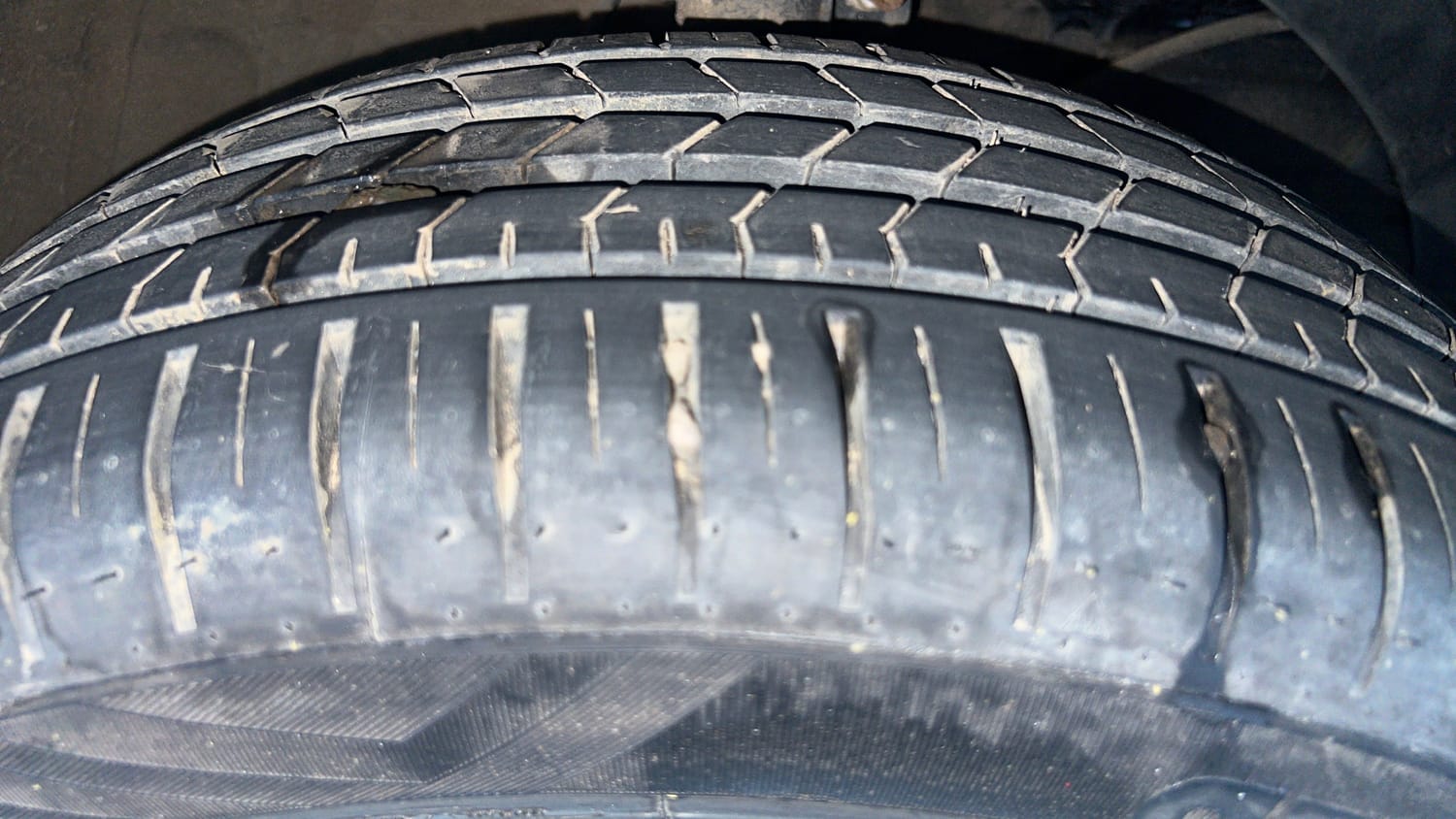 Used 2024 Maruti Suzuki Baleno Alpha AGS Petrol Automatic tyres RIGHT FRONT TYRE TREAD VIEW