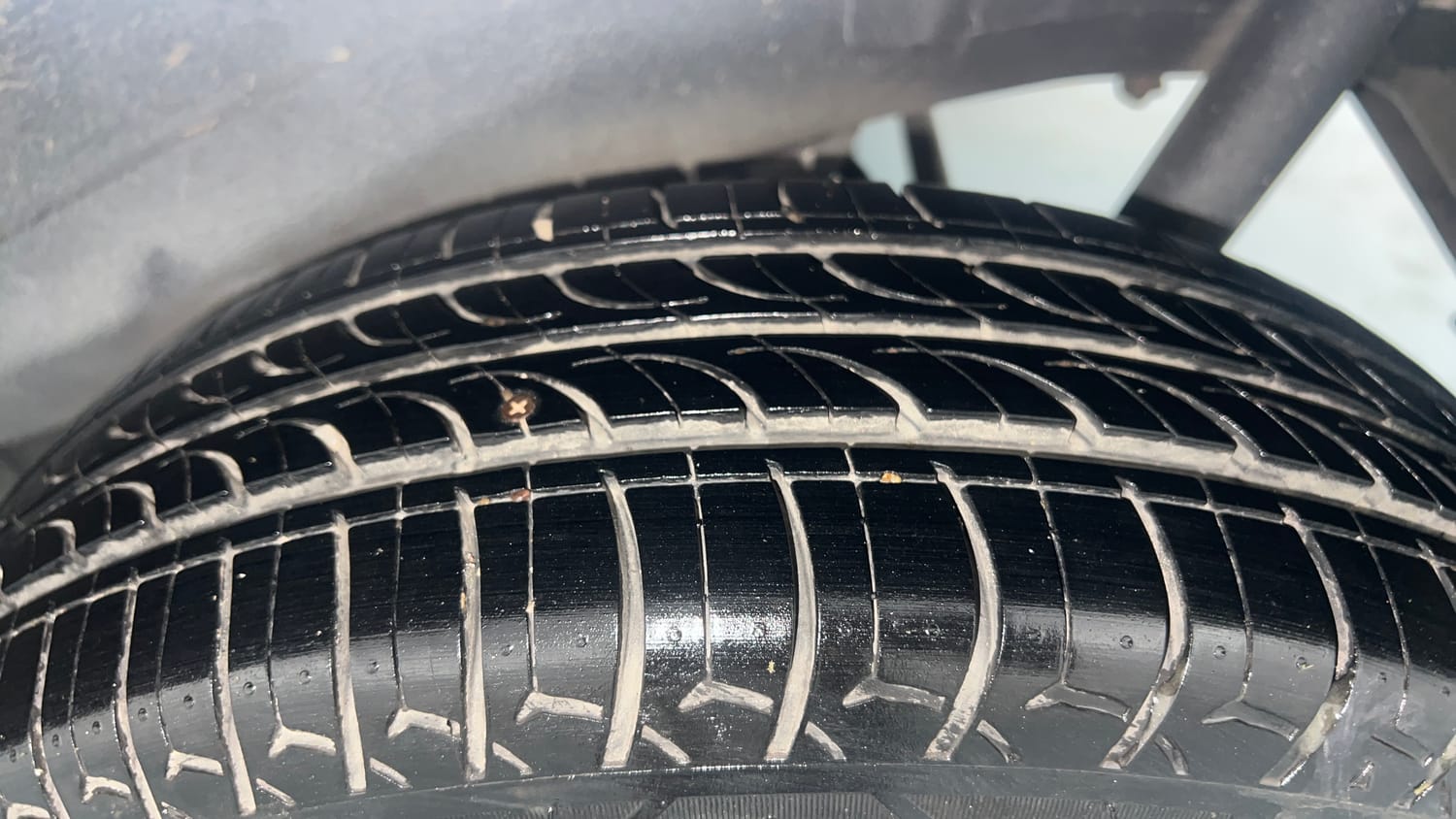 Used 2013 Maruti Suzuki Wagon R 1.0 VXi Petrol Manual tyres LEFT REAR TYRE TREAD VIEW