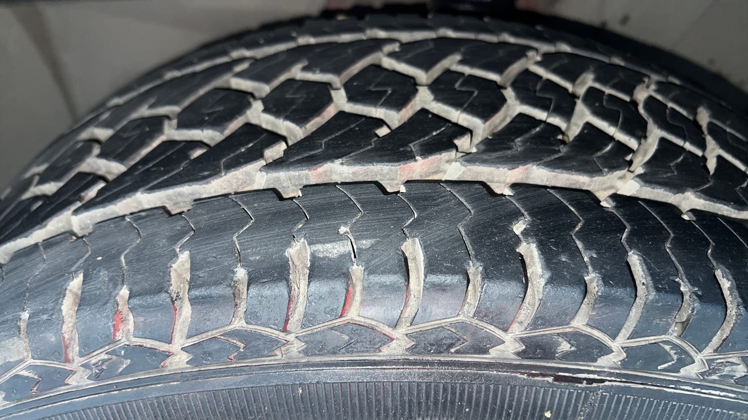 Used 2019 Jeep Compass Limited 1.4 Petrol AT Petrol Automatic tyres LEFT FRONT TYRE TREAD VIEW