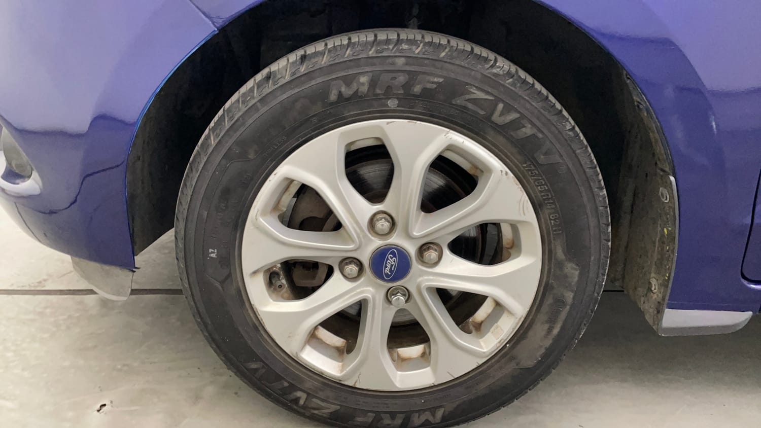 Used 2016 Ford Figo Titanium 1.2 Ti-VCT Petrol Manual tyres LEFT FRONT TYRE RIM VIEW