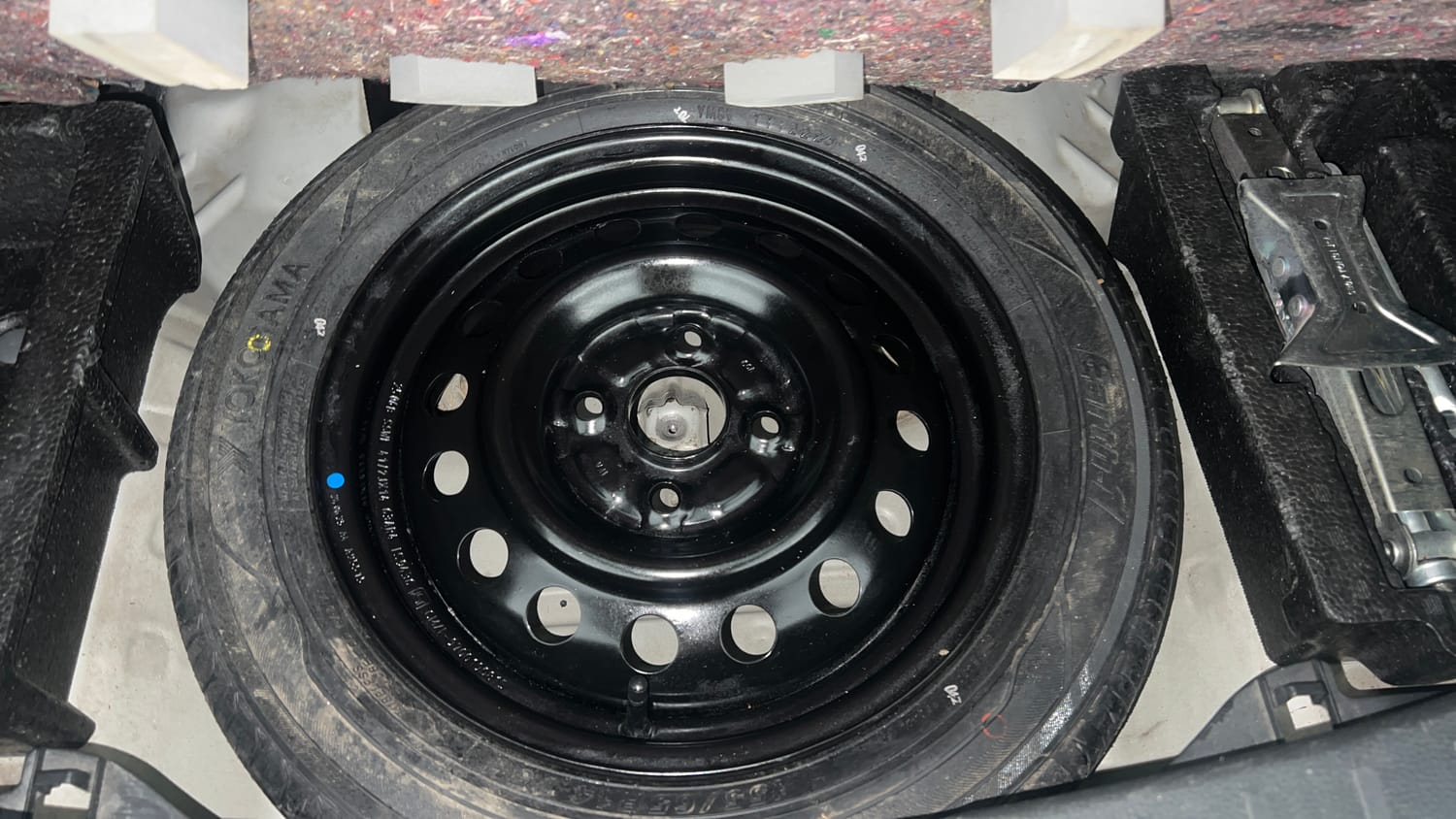 Used 2013 Maruti Suzuki Wagon R 1.0 VXi Petrol Manual tyres SPARE TYRE VIEW