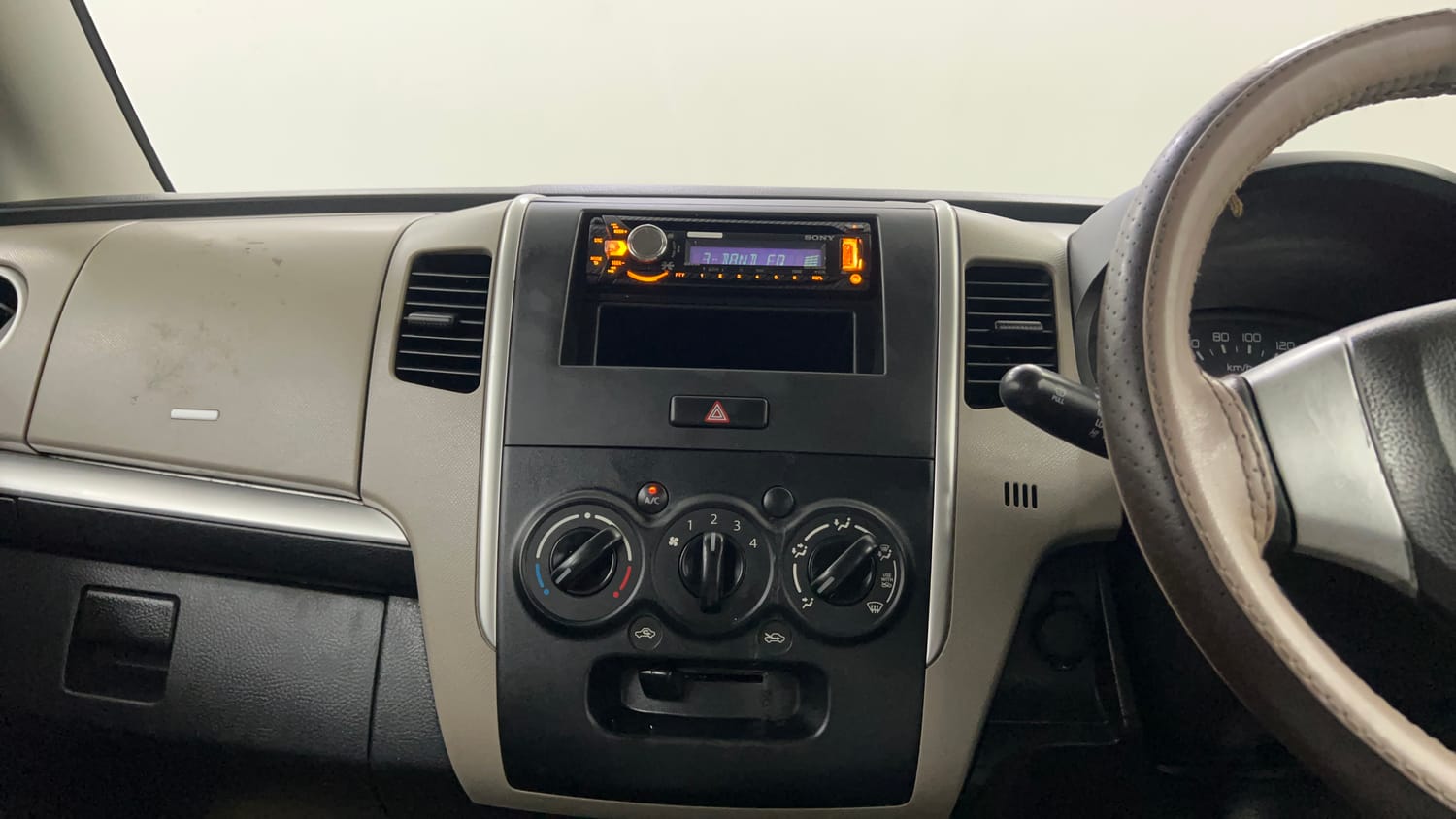 Used 2014 Maruti Suzuki Wagon R LXI CNG Cng Manual interior MUSIC SYSTEM & AC CONTROL VIEW
