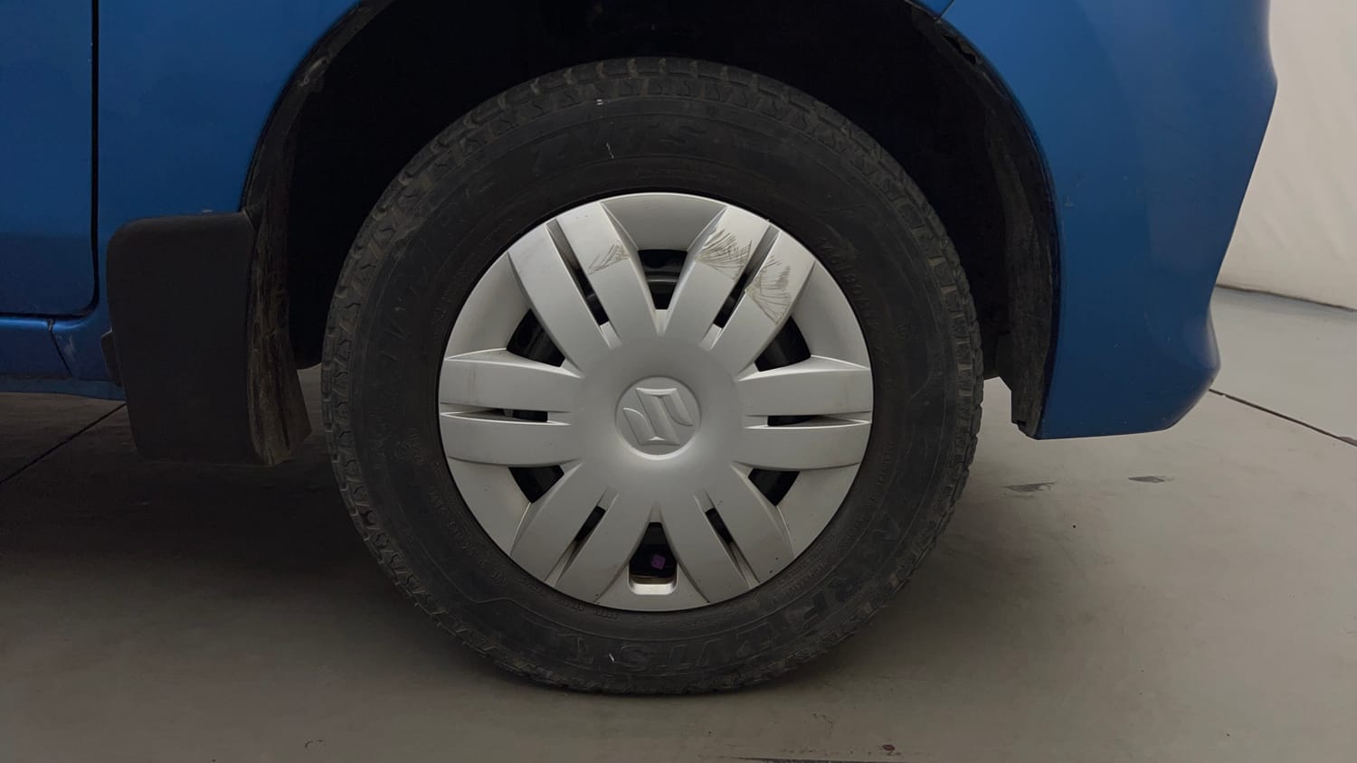 Used 2018 Maruti Suzuki Alto 800 VXi Petrol Manual tyres RIGHT FRONT TYRE RIM VIEW