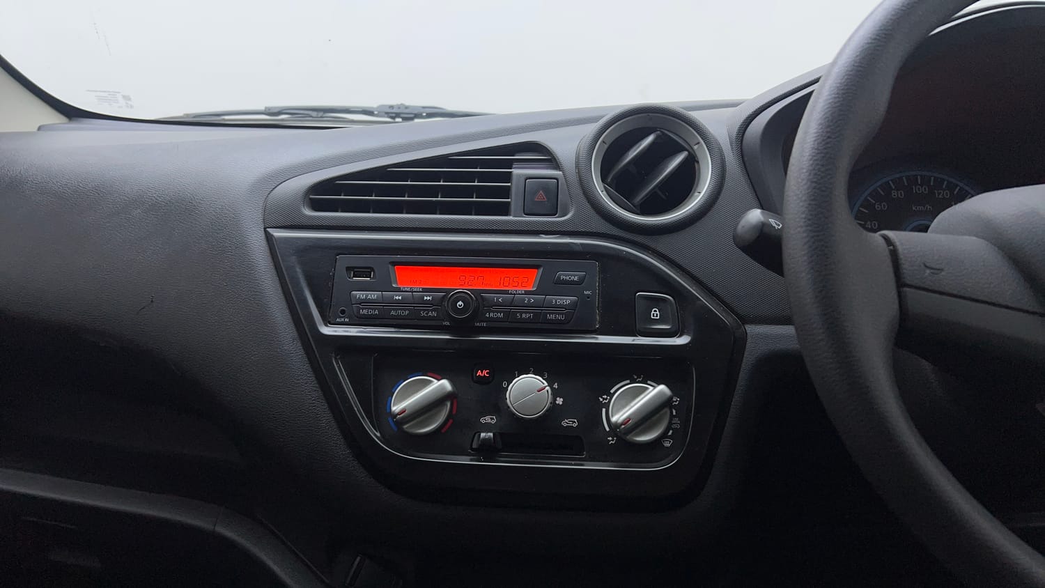Used 2019 Datsun Redi-GO T (O) Petrol Manual top_features Integrated (in-dash) music system