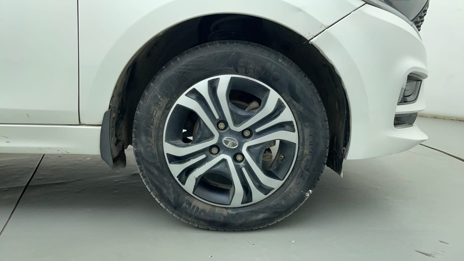 Used 2020 Tata Tiago XZA Petrol Automatic tyres RIGHT FRONT TYRE RIM VIEW