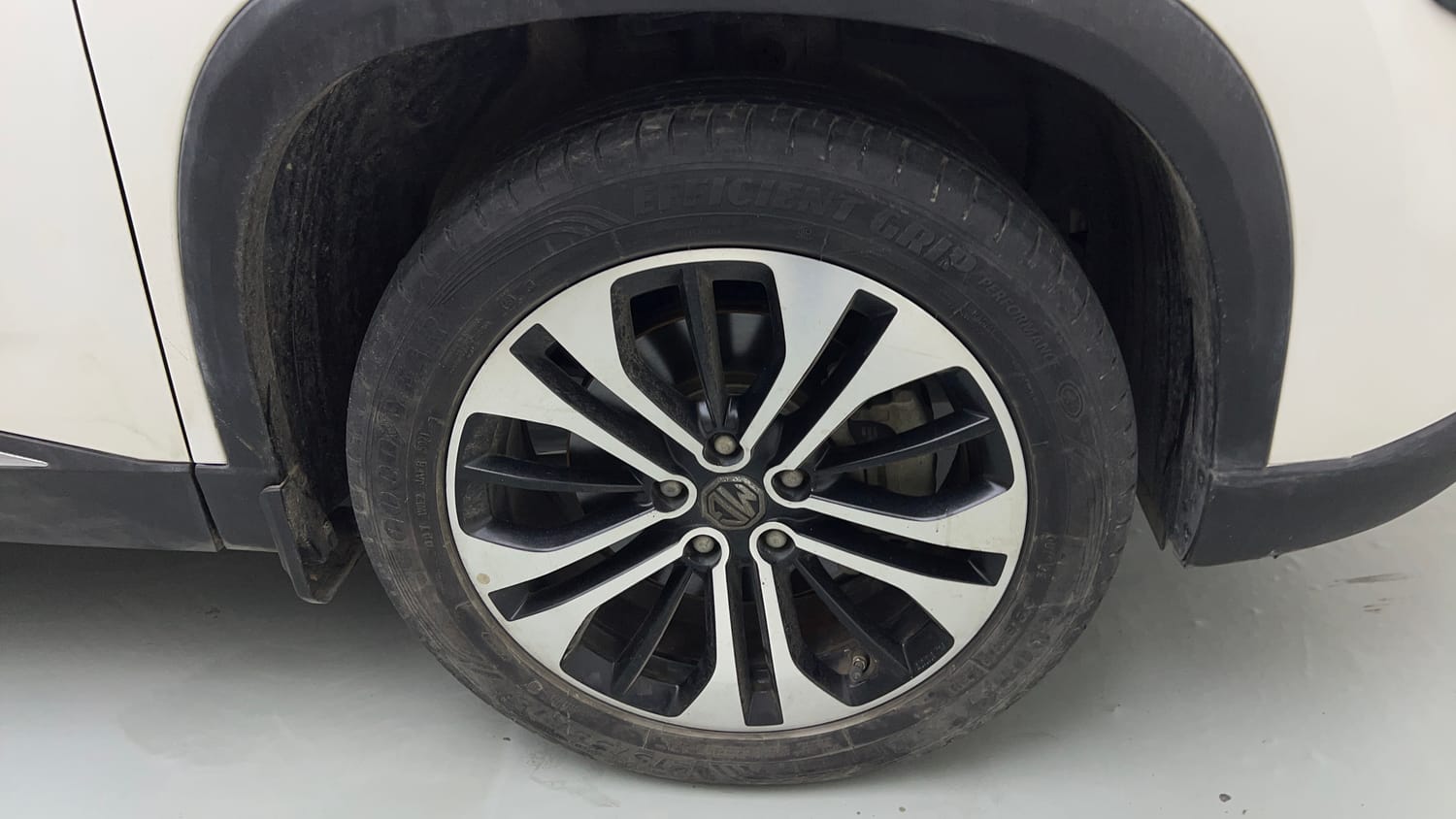 Used 2022 MG Motors Hector Sharp 1.5 Petrol CVT Petrol Automatic tyres RIGHT FRONT TYRE RIM VIEW