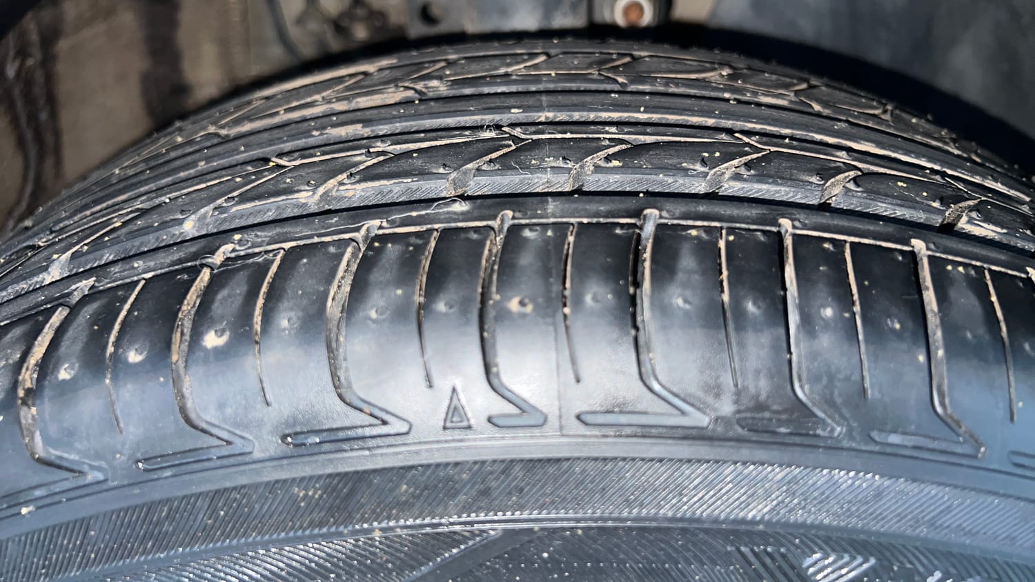 Used 2016 Volkswagen Vento Highline Petrol AT Petrol Automatic tyres RIGHT FRONT TYRE TREAD VIEW