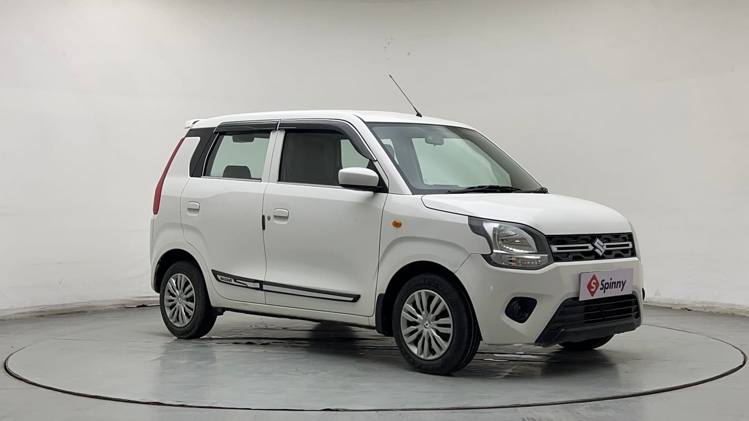Used 2024 Maruti Suzuki Wagon R VXI 1.0 Petrol Manual exterior RIGHT FRONT CORNER VIEW