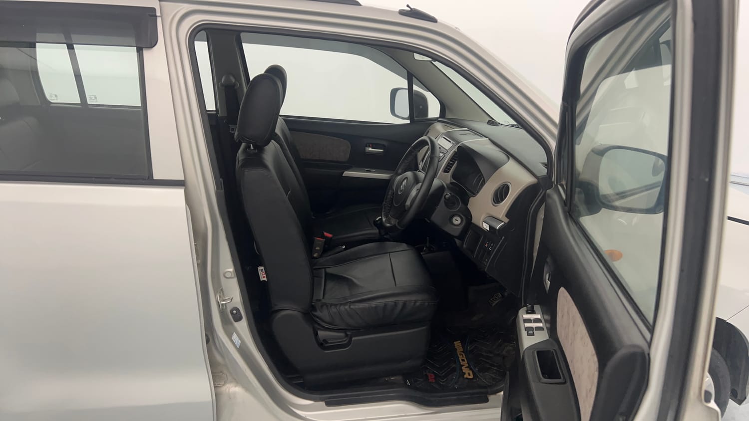 Used 2013 Maruti Suzuki Wagon R 1.0 VXi Petrol Manual interior RIGHT SIDE FRONT DOOR CABIN VIEW