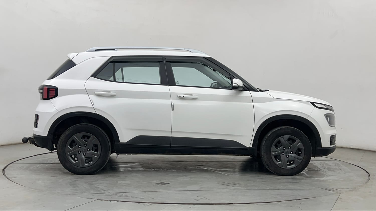 Used 2023 Hyundai Venue SX 1.2 Petrol Petrol Manual exterior RIGHT SIDE VIEW
