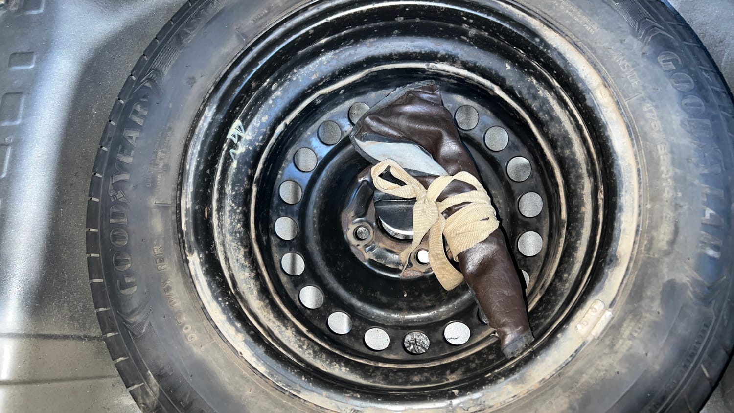 Used 2014 Honda Brio S MT Petrol Manual tyres SPARE TYRE VIEW