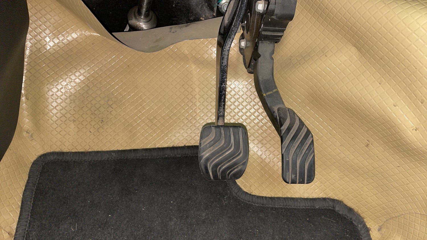 Used 2022 Renault Triber RXT EASY-R AMT Petrol Automatic interior PEDALS VIEW