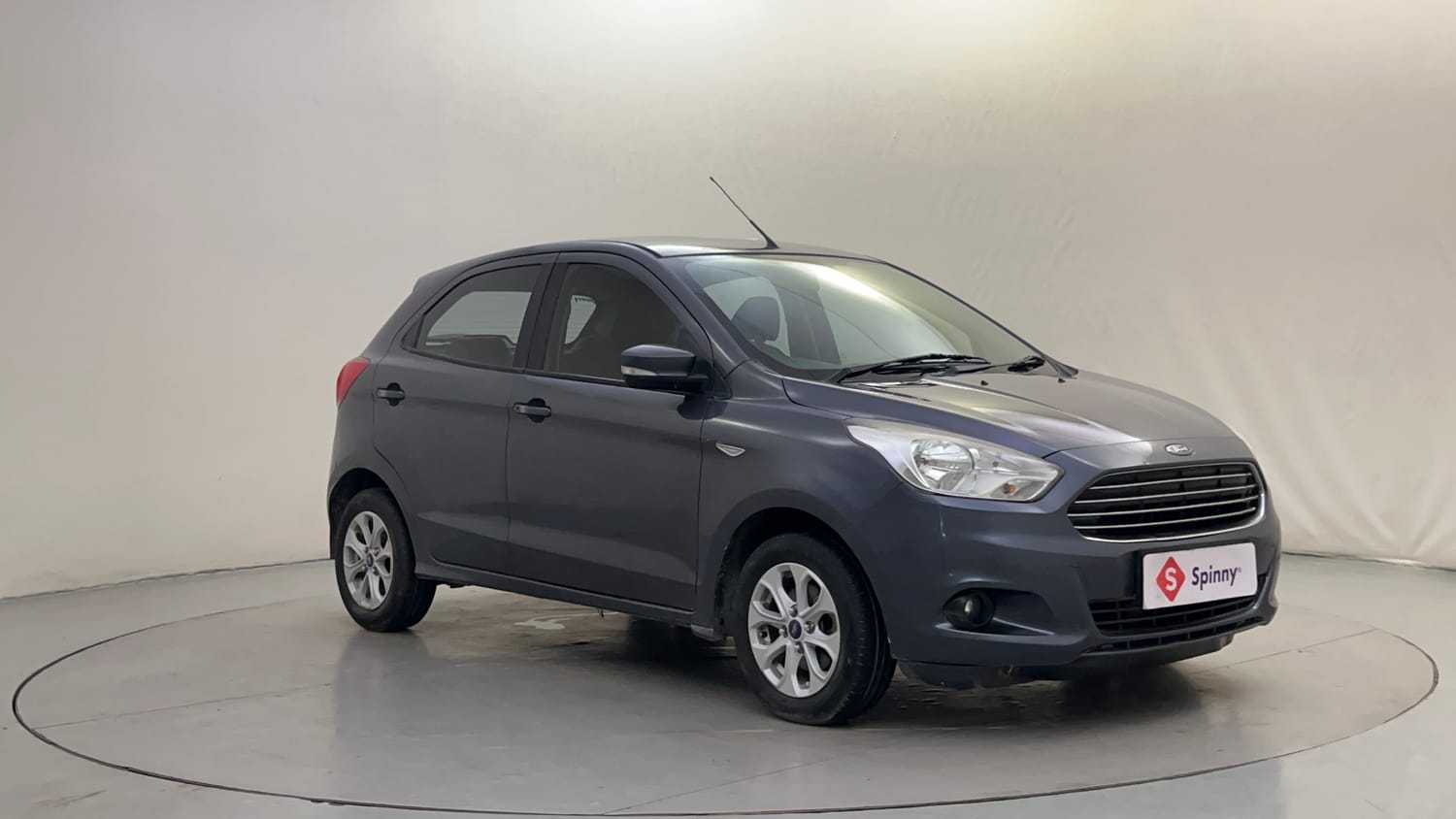 Used 2016 Ford Figo Titanium 1.5 Ti-VCT AT Petrol Automatic exterior RIGHT FRONT CORNER VIEW