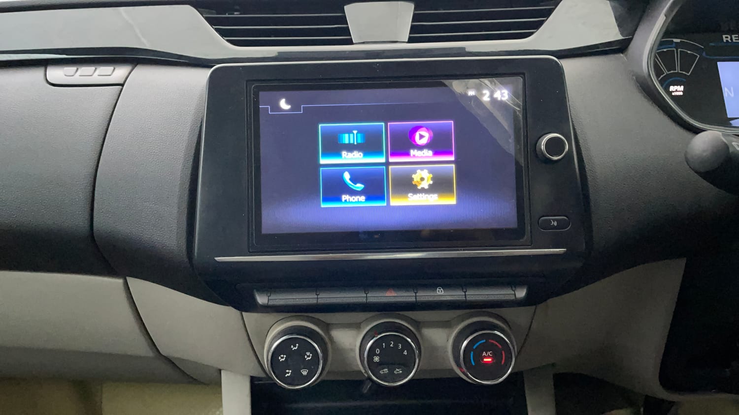 Used 2022 Renault Triber RXT EASY-R AMT Petrol Automatic interior MUSIC SYSTEM & AC CONTROL VIEW