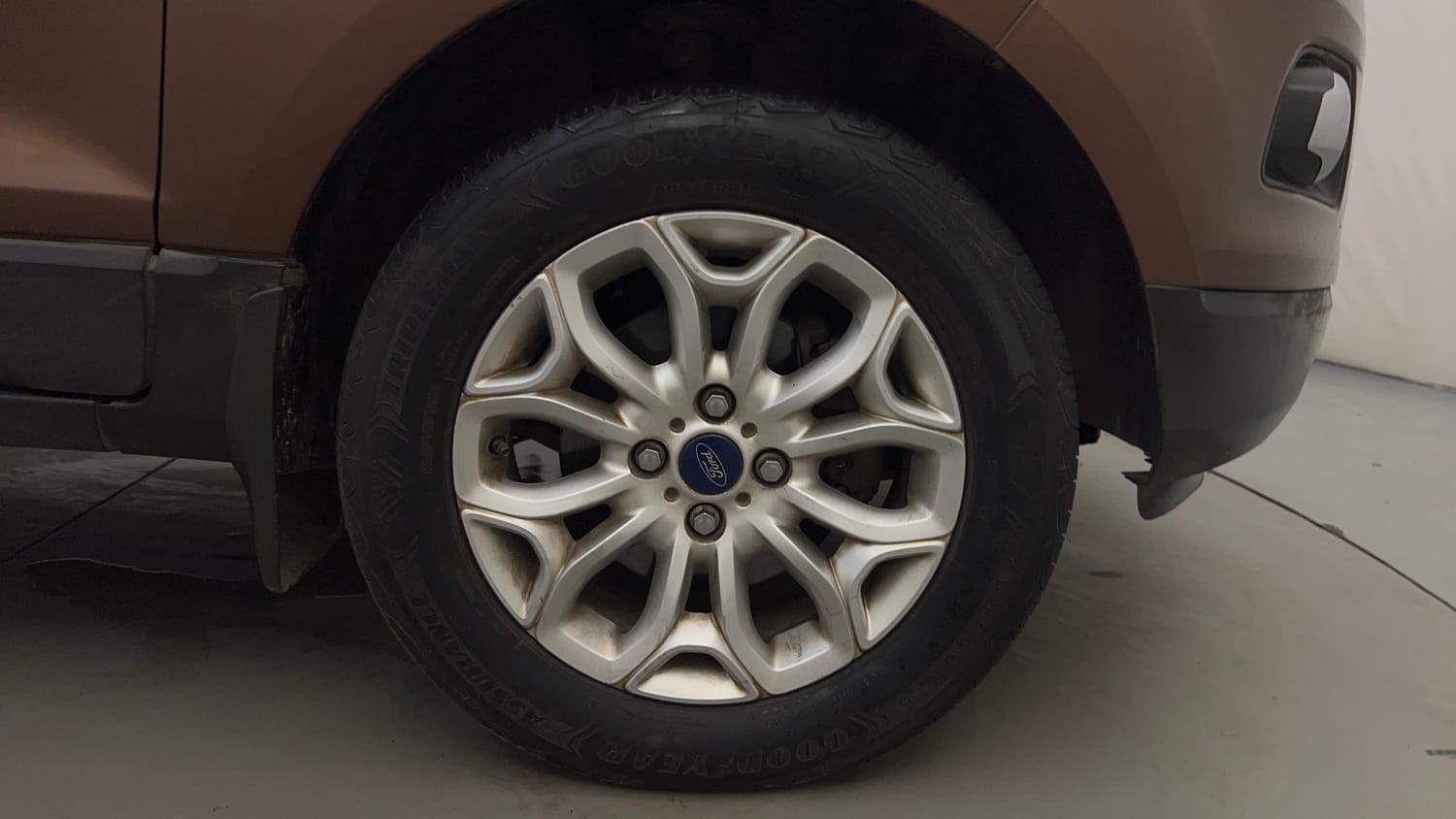 Used 2016 Ford EcoSport Titanium 1.5L TDCi Diesel Manual tyres RIGHT FRONT TYRE RIM VIEW