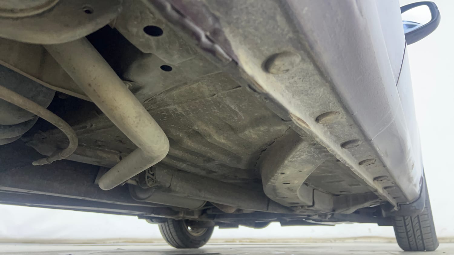 Used 2015 Honda Amaze 1.2 VX  (O)  i-VTEC Petrol Manual extra REAR RIGHT UNDERBODY VIEW
