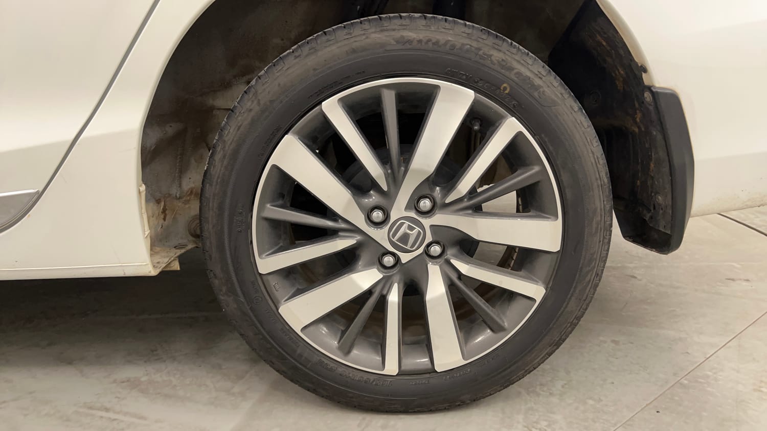 Used 2023 Honda City ZX CVT Petrol Petrol Automatic tyres LEFT REAR TYRE RIM VIEW