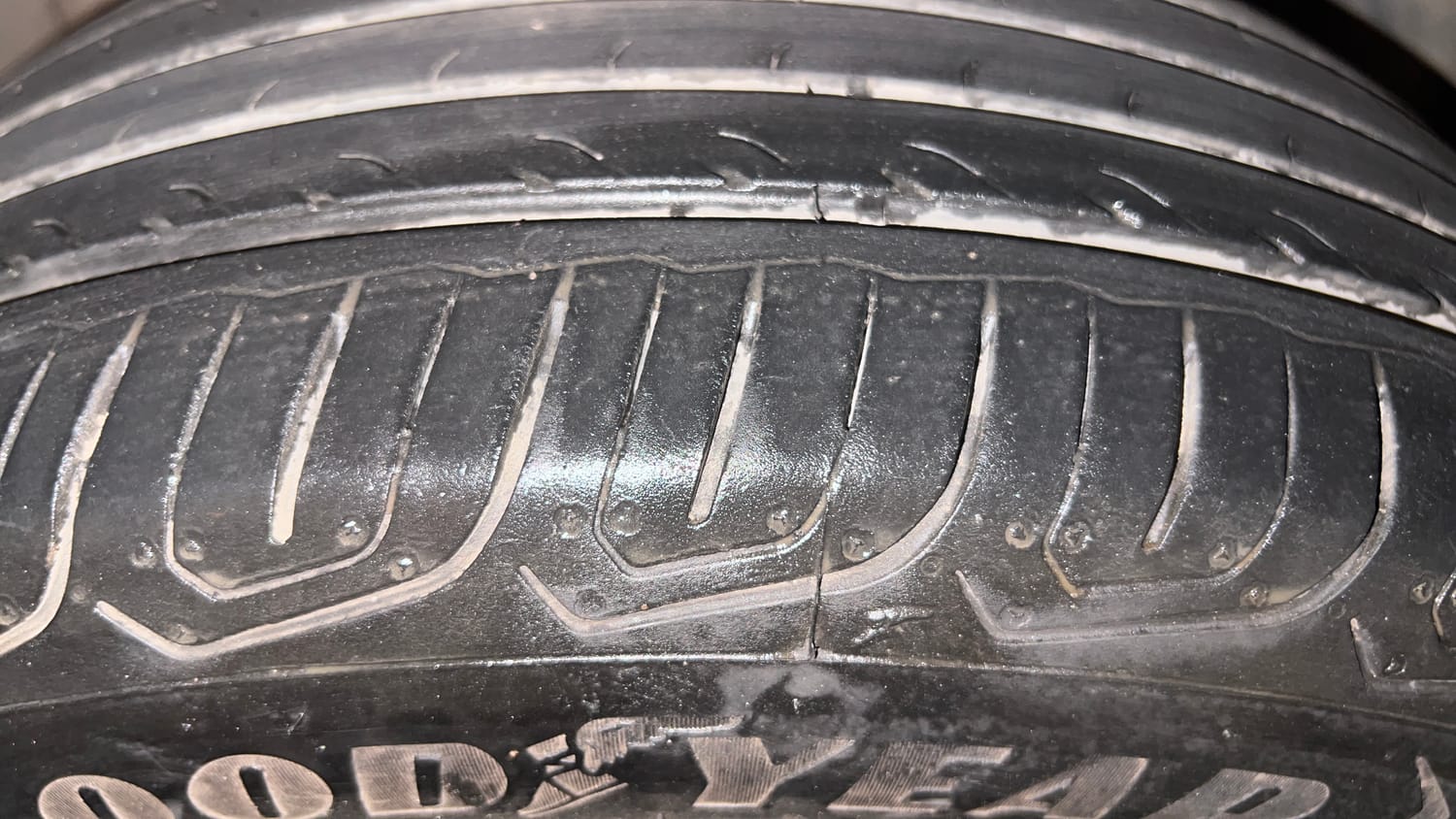 Used 2016 Ford EcoSport Titanium 1.5L TDCi Diesel Manual tyres RIGHT FRONT TYRE TREAD VIEW