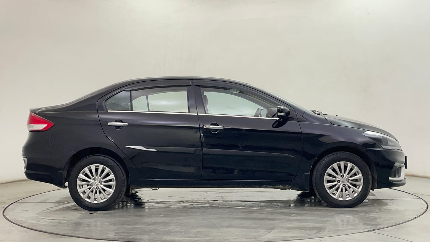 Used 2022 Maruti Suzuki Ciaz Zeta 1.5 Petrol Manual exterior RIGHT SIDE VIEW