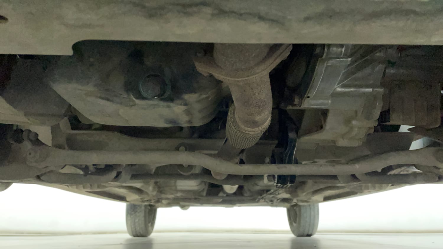 Used 2020 Tata Tiago XZA Petrol Automatic extra FRONT LEFT UNDERBODY VIEW