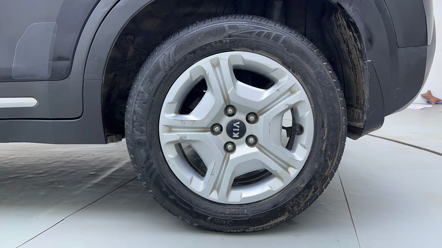 Used 2020 Kia Sonet HTX 1.0 iMT Petrol Manual tyres LEFT REAR TYRE RIM VIEW