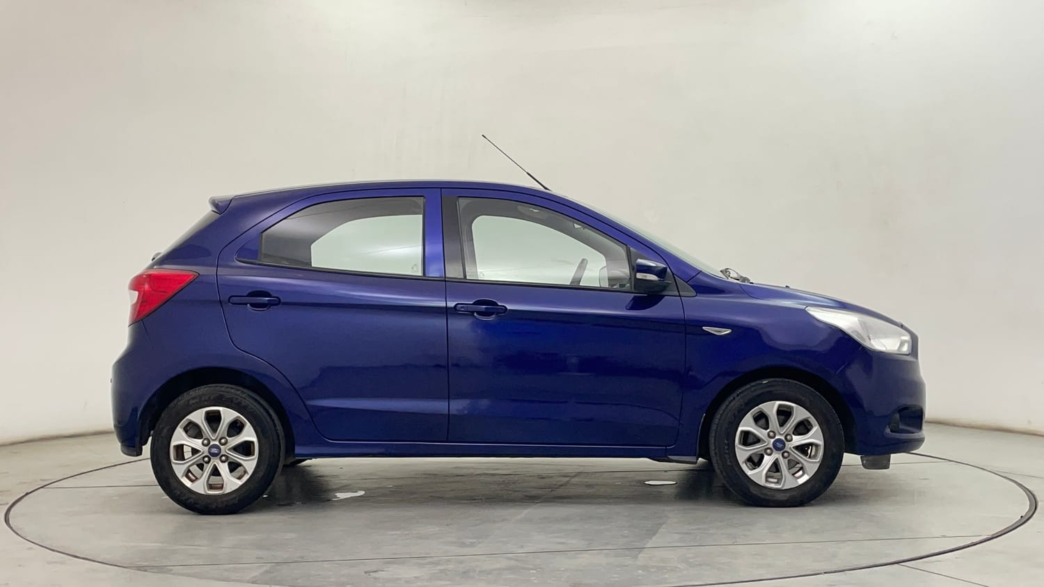 Used 2016 Ford Figo Titanium 1.2 Ti-VCT Petrol Manual exterior RIGHT SIDE VIEW