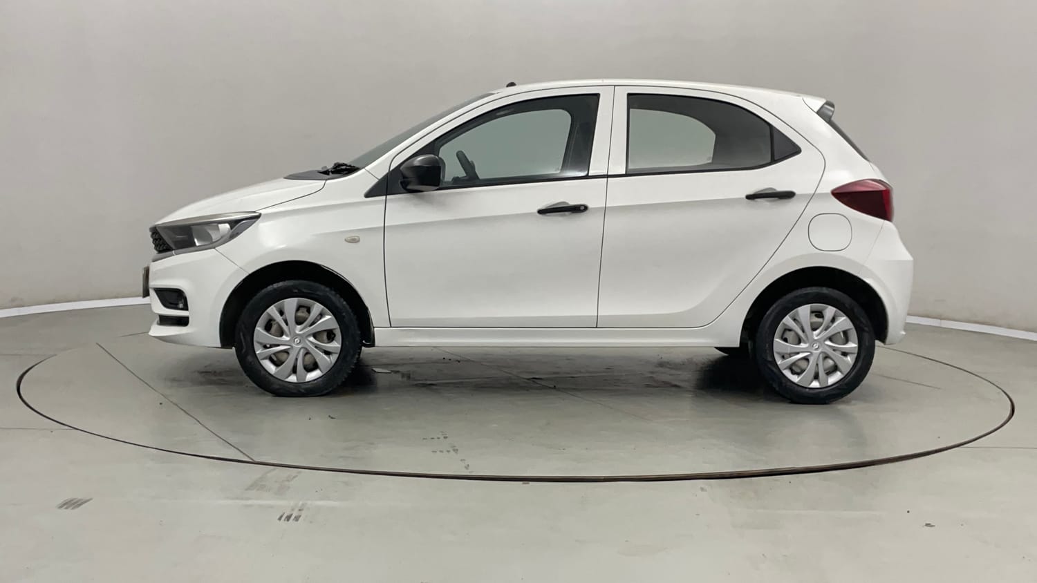 Used 2021 Tata Tiago XE Petrol Manual exterior LEFT SIDE VIEW