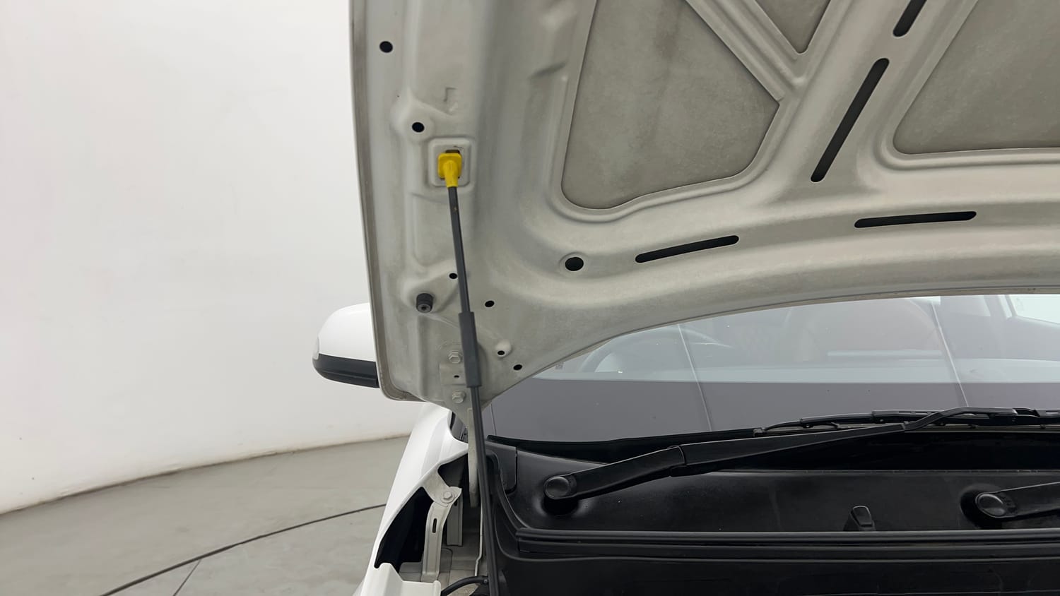 Used 2023 Hyundai Venue SX 1.2 Petrol Petrol Manual engine ENGINE RIGHT SIDE HINGE & APRON VIEW