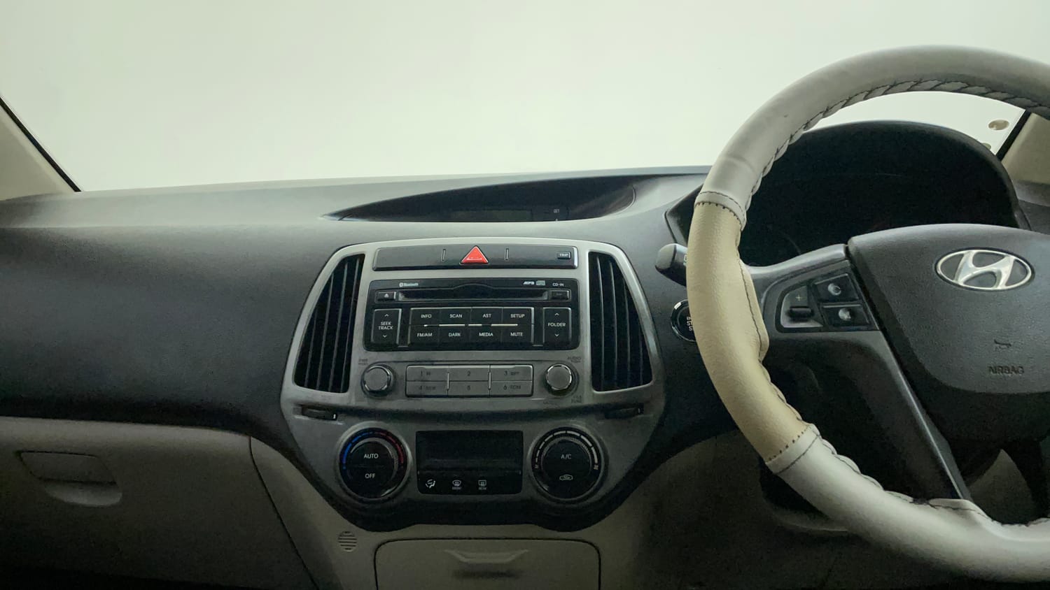 Used 2014 Hyundai i20 Asta 1.2 Petrol Manual interior MUSIC SYSTEM & AC CONTROL VIEW