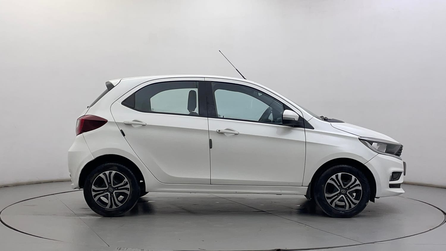Used 2020 Tata Tiago XZA Petrol Automatic exterior RIGHT SIDE VIEW