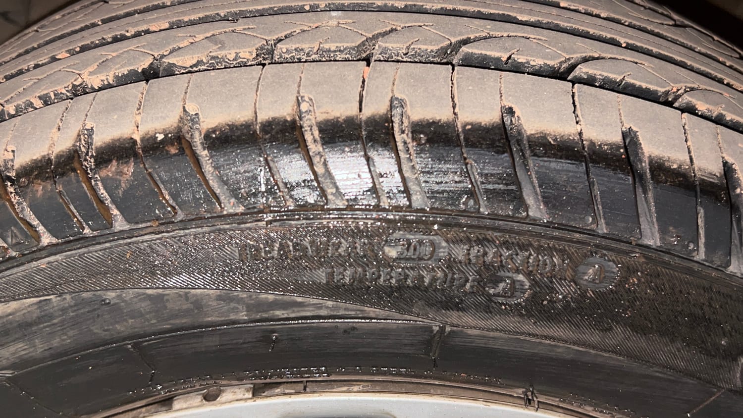Used 2018 Ford Figo Trend 1.2 Ti-VCT Petrol Manual tyres LEFT FRONT TYRE TREAD VIEW