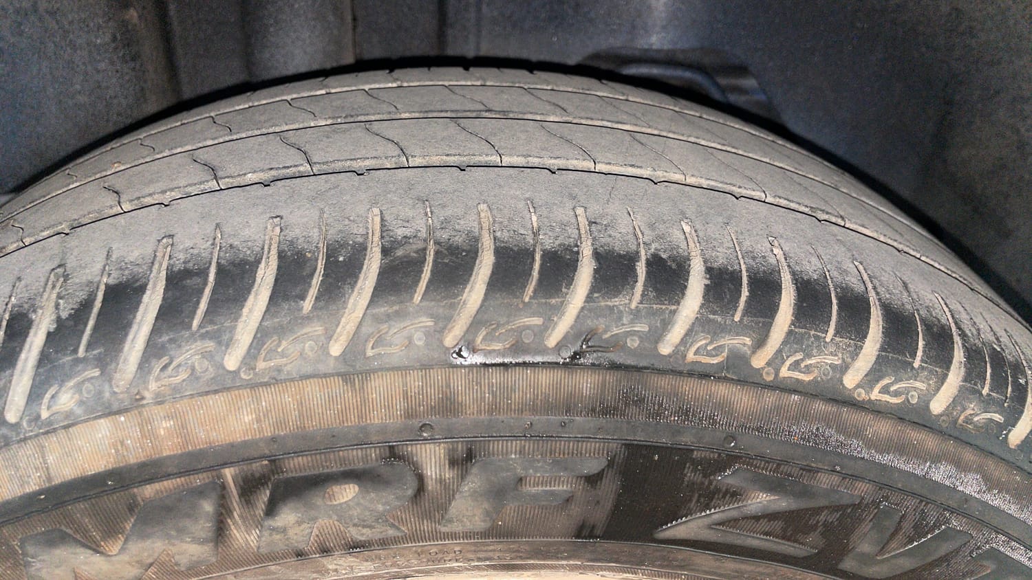 Used 2016 Ford Figo Titanium 1.2 Ti-VCT Petrol Manual tyres RIGHT REAR TYRE TREAD VIEW
