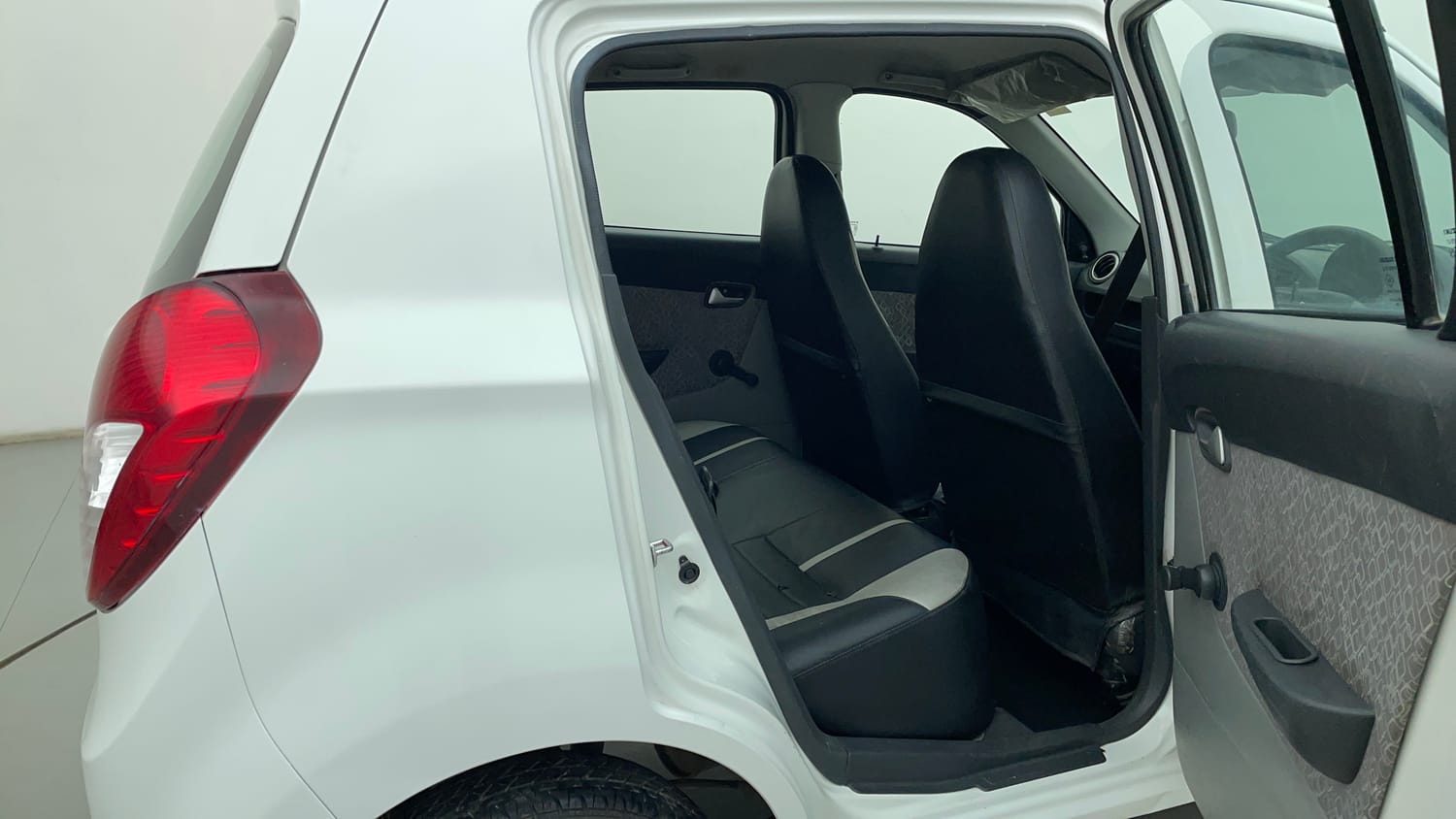 Used 2017 Maruti Suzuki Alto 800 LXi Petrol Manual interior RIGHT SIDE REAR DOOR CABIN VIEW