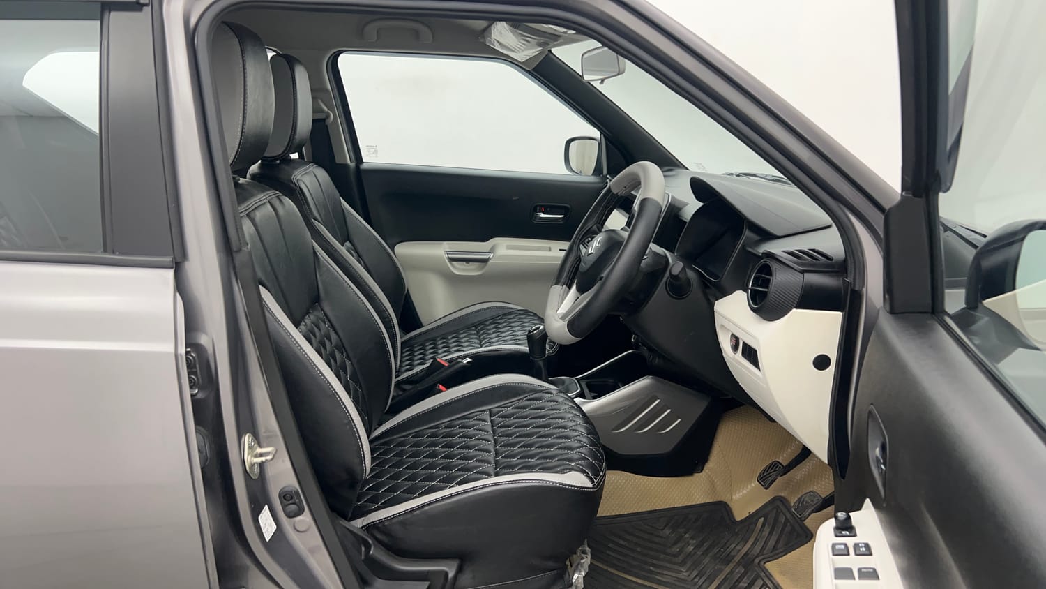 Used 2023 Maruti Suzuki Ignis Zeta 1.2 MT Petrol Manual interior RIGHT SIDE FRONT DOOR CABIN VIEW