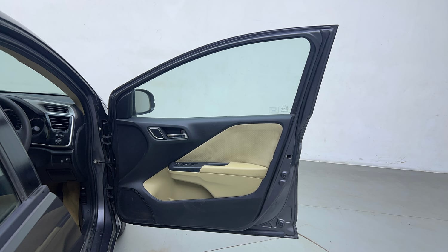 Used 2018 Honda City V Petrol Petrol Manual interior RIGHT FRONT DOOR OPEN VIEW
