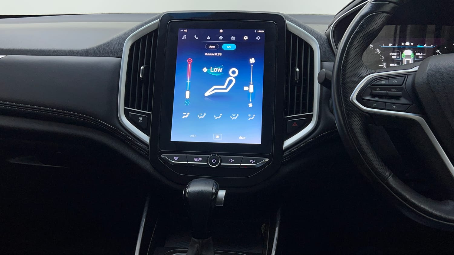 Used 2022 MG Motors Hector Sharp 1.5 Petrol CVT Petrol Automatic interior MUSIC SYSTEM & AC CONTROL VIEW