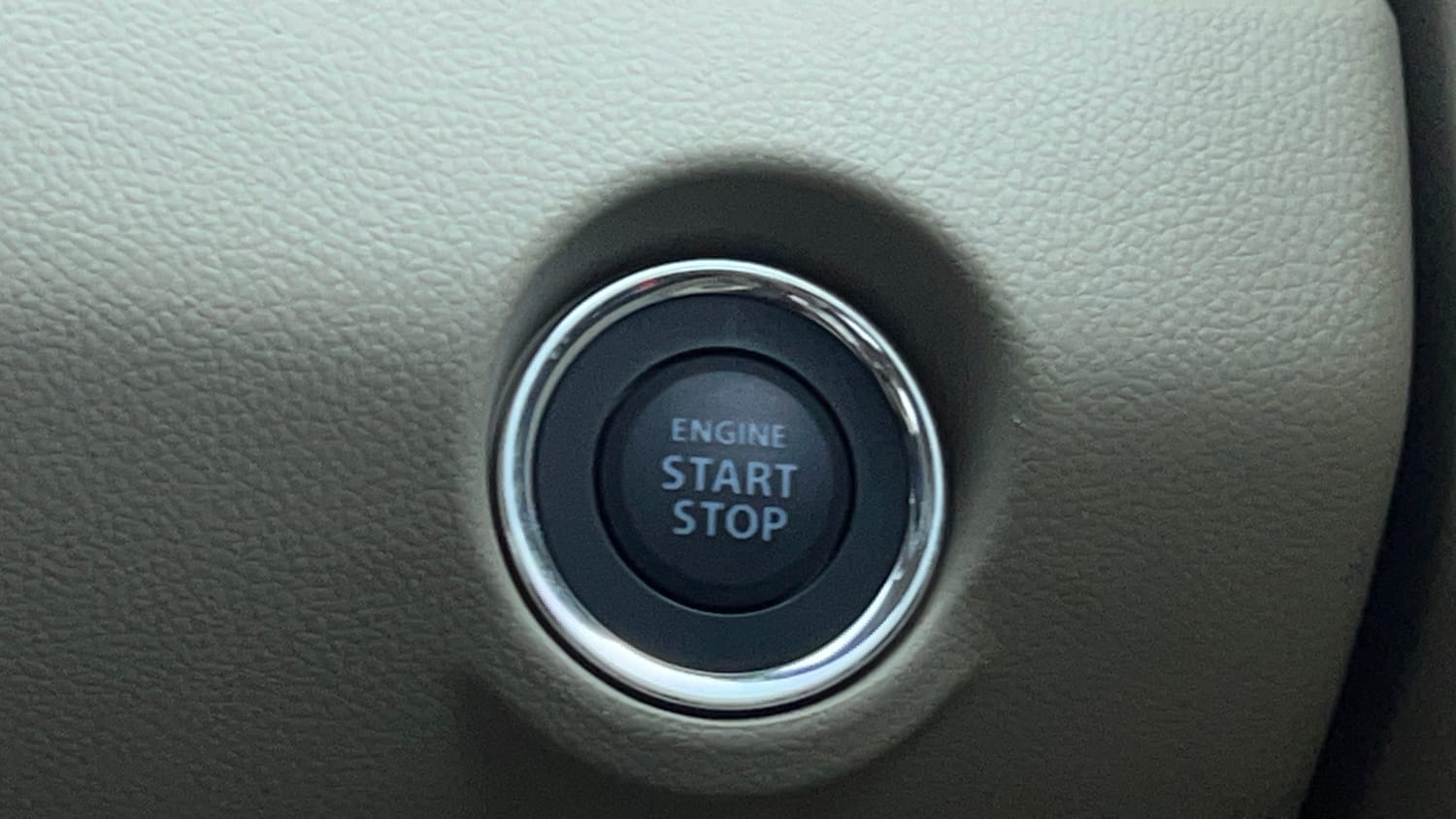 Used 2017 Maruti Suzuki Dzire ZXi Plus AMT Petrol Automatic top_features Keyless start