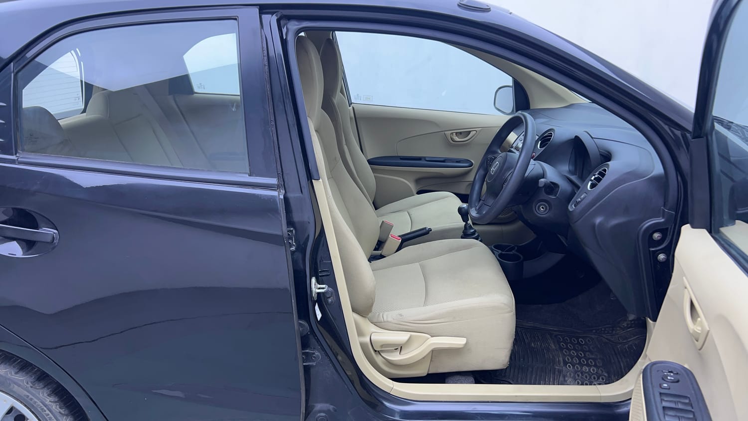 Used 2014 Honda Brio S MT Petrol Manual interior RIGHT SIDE FRONT DOOR CABIN VIEW