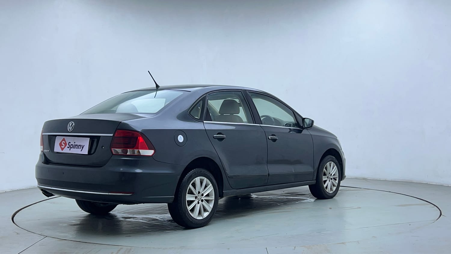 Used 2016 Volkswagen Vento Highline Petrol AT Petrol Automatic exterior RIGHT REAR CORNER VIEW