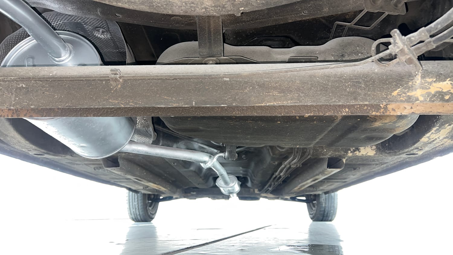 Used 2019 Renault Kwid RXT (O) 1.0 SCE Edition Petrol Manual extra REAR UNDERBODY VIEW (TAKEN FROM REAR)