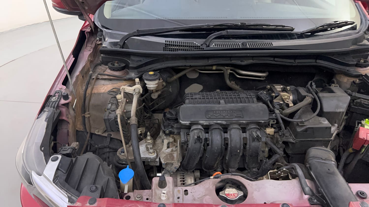 Used 2019 Honda Amaze 1.2 VX CVT Petrol Petrol Automatic engine ENGINE RIGHT SIDE HINGE & APRON VIEW